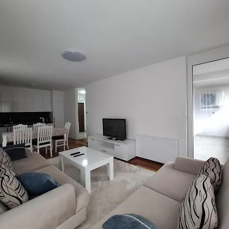 Luxury With Garage Apartment *